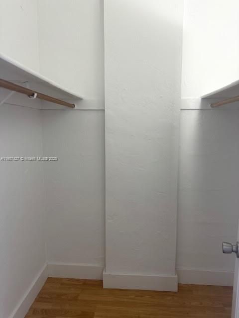 For Rent: $2,450 (1 beds, 1 baths, 1005 Square Feet)