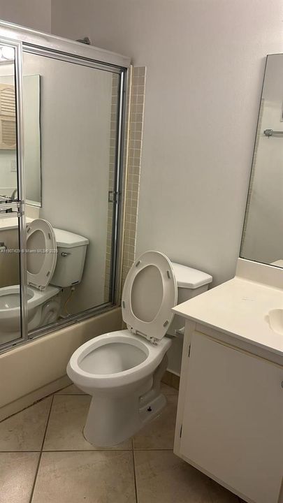 Под контрактом: $2,450 (2 спален, 2 ванн, 1154 Квадратных фут)