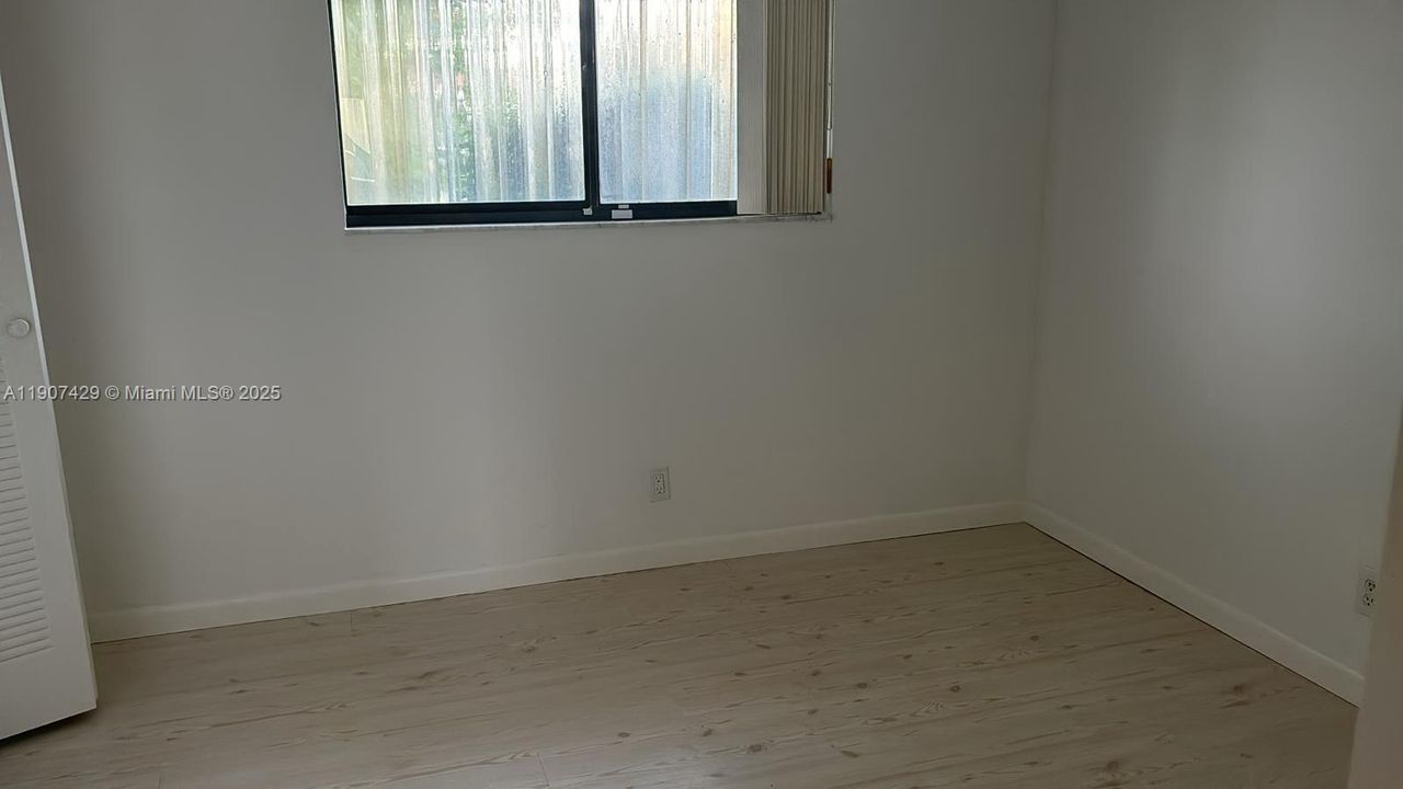 Под контрактом: $2,450 (2 спален, 2 ванн, 1154 Квадратных фут)