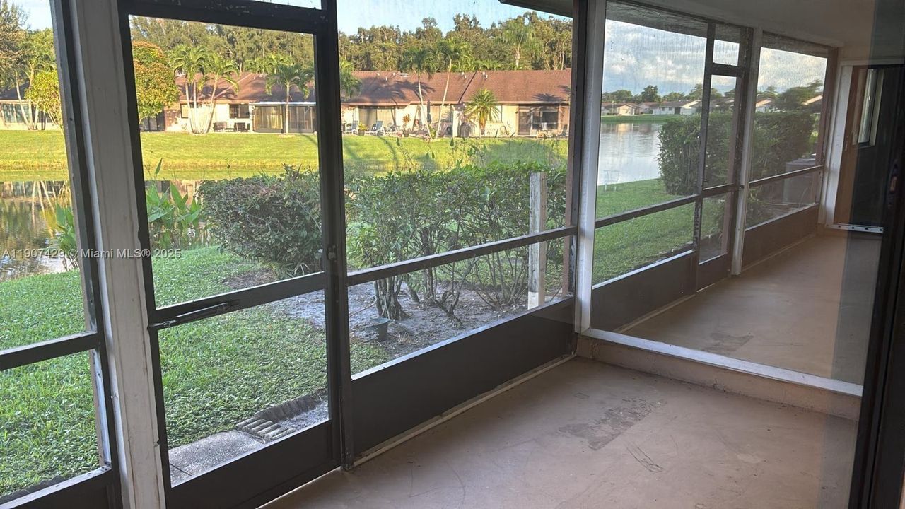 Под контрактом: $2,450 (2 спален, 2 ванн, 1154 Квадратных фут)