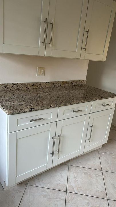 Под контрактом: $2,450 (2 спален, 2 ванн, 1154 Квадратных фут)