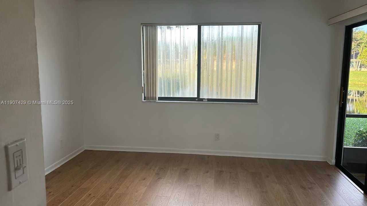 Под контрактом: $2,450 (2 спален, 2 ванн, 1154 Квадратных фут)