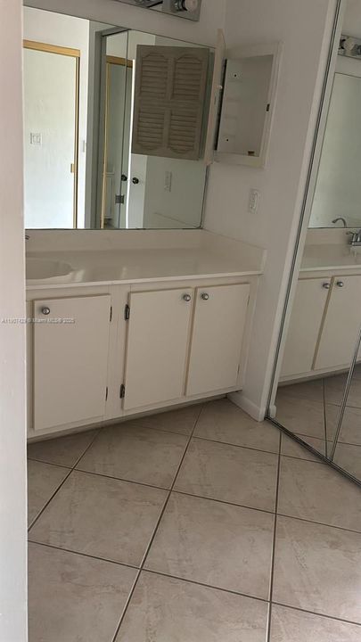 Под контрактом: $2,450 (2 спален, 2 ванн, 1154 Квадратных фут)