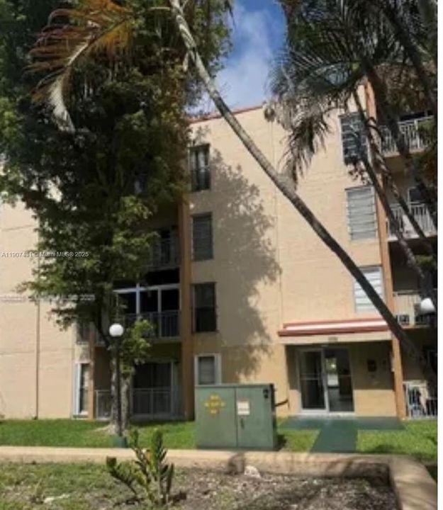 For Rent: $2,100 (2 beds, 2 baths, 782 Square Feet)