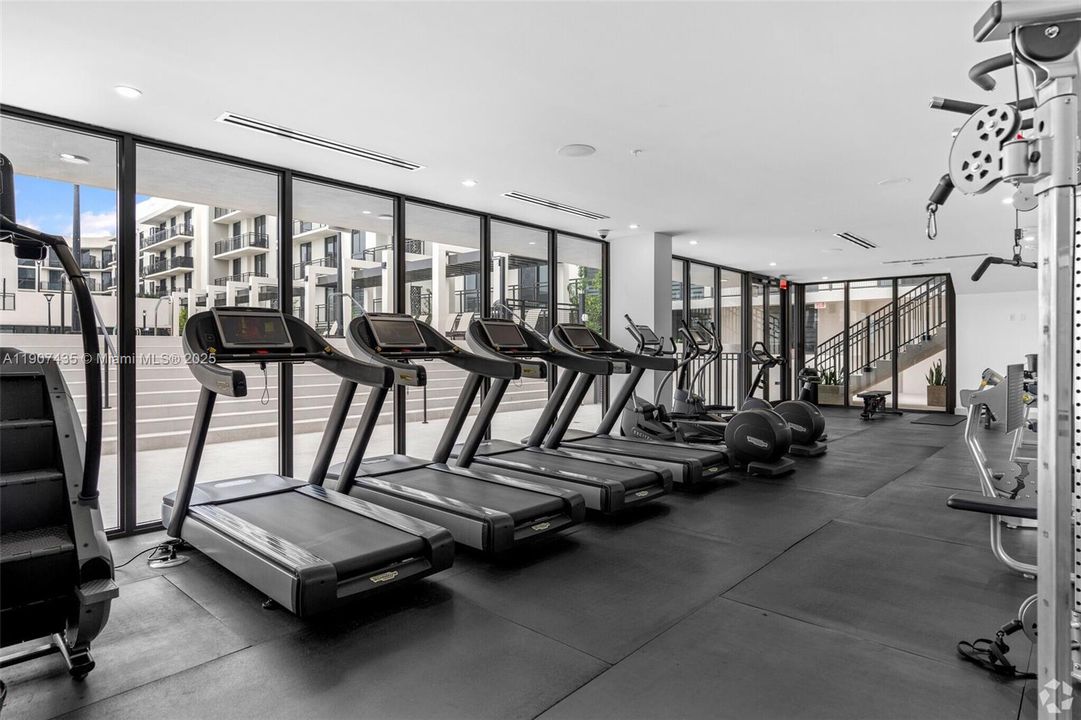 出租: $4,350 (3 贝兹, 2 浴室, 516192 平方英尺)