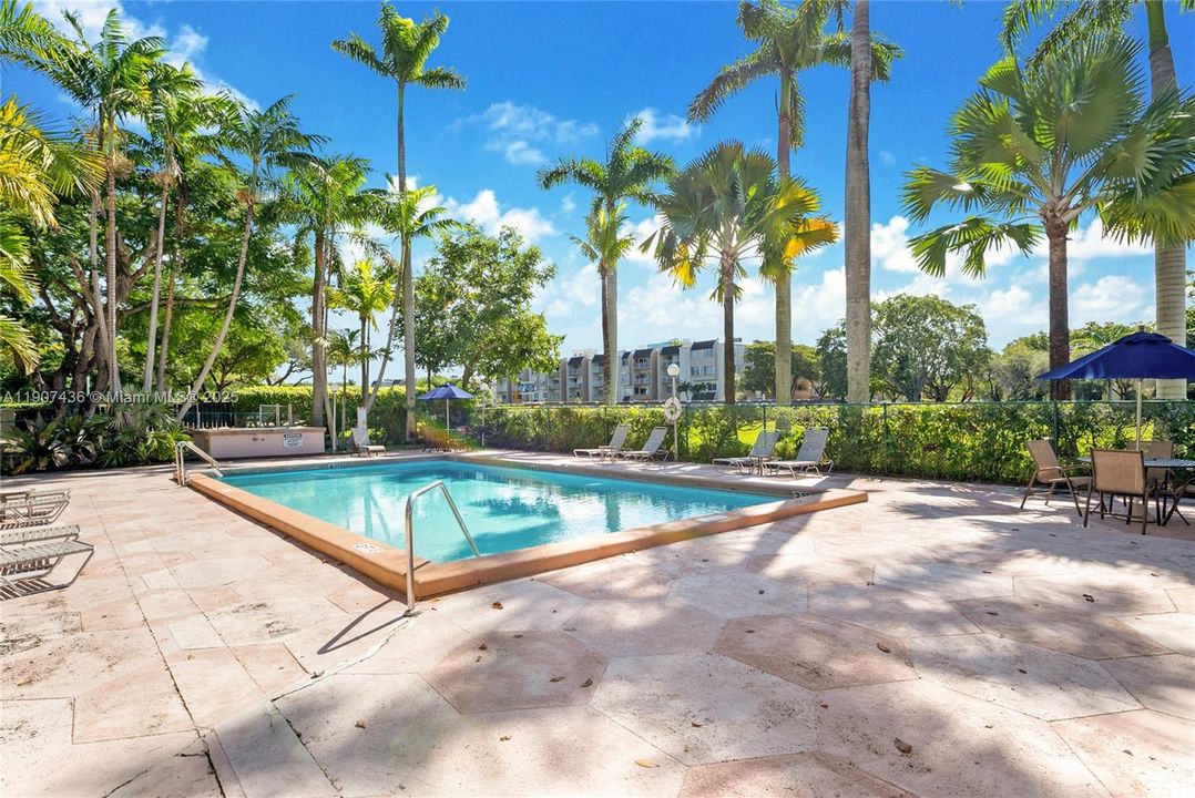 Active With Contract: $2,450 (2 beds, 1 baths, 876 Square Feet)