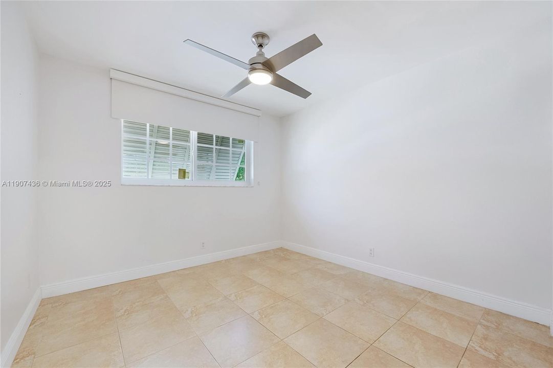 Active With Contract: $2,450 (2 beds, 1 baths, 876 Square Feet)