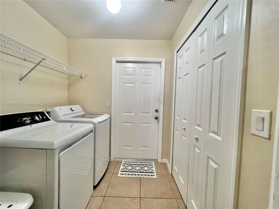 For Sale: $274,999 (3 beds, 2 baths, 1398 Square Feet)