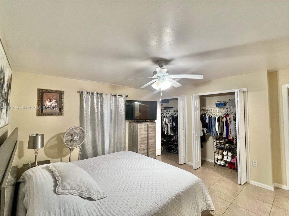 For Sale: $274,999 (3 beds, 2 baths, 1398 Square Feet)