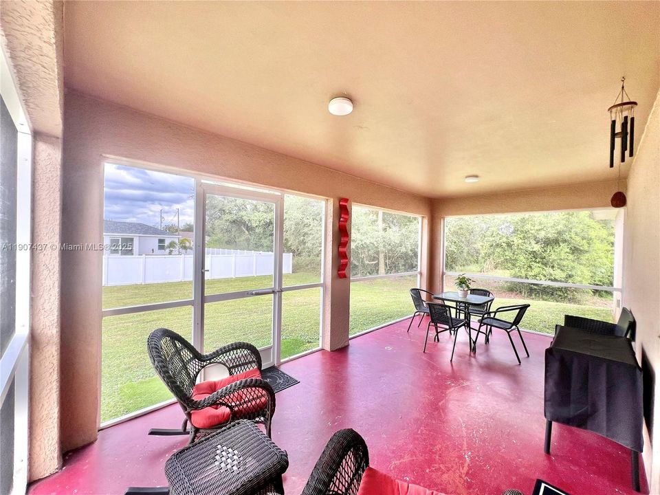 For Sale: $274,999 (3 beds, 2 baths, 1398 Square Feet)