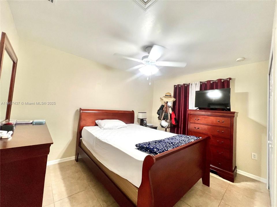 For Sale: $274,999 (3 beds, 2 baths, 1398 Square Feet)