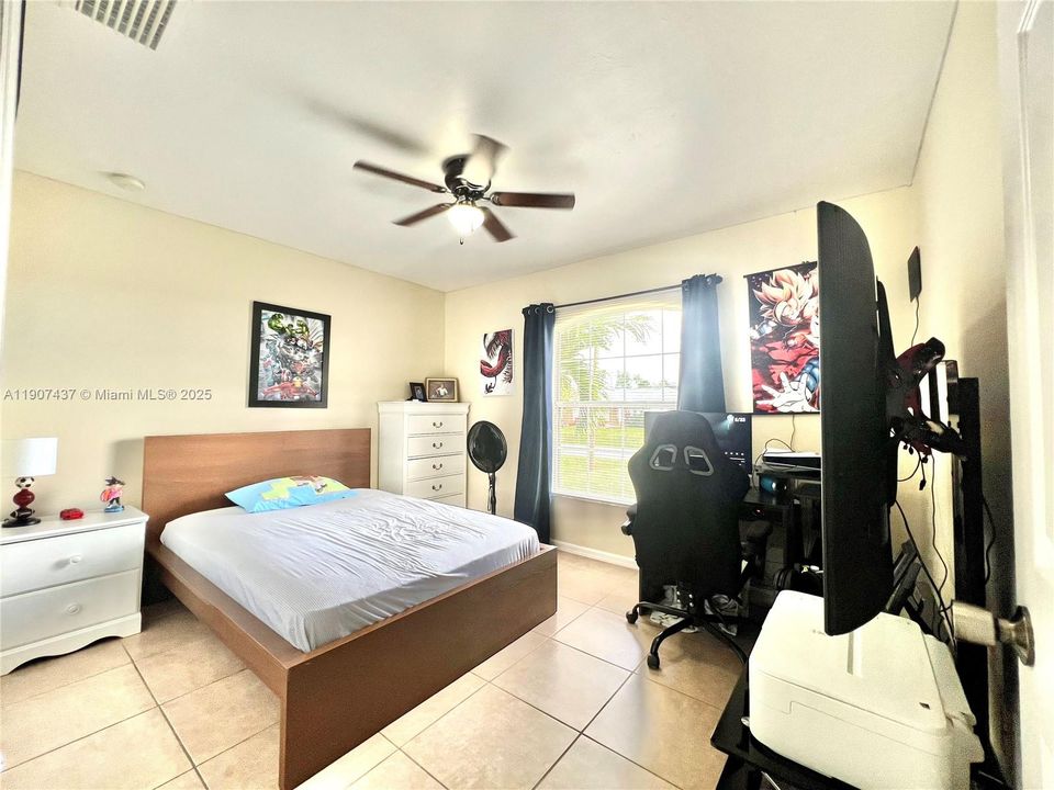 For Sale: $274,999 (3 beds, 2 baths, 1398 Square Feet)