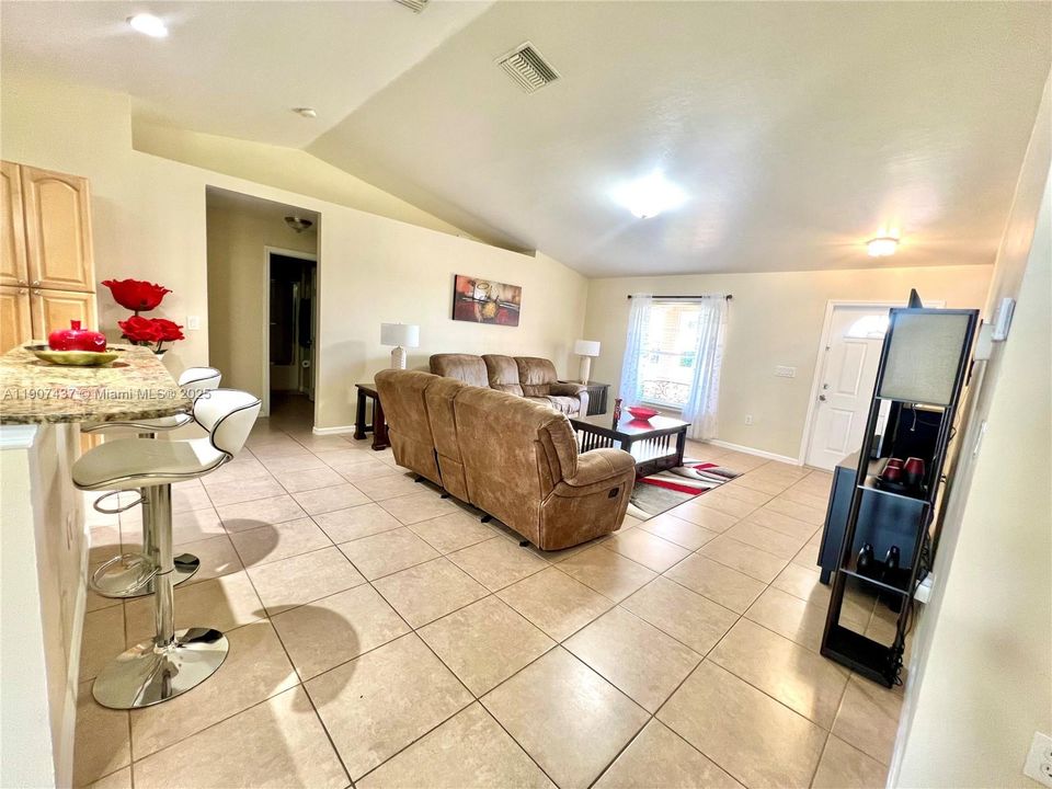 For Sale: $274,999 (3 beds, 2 baths, 1398 Square Feet)