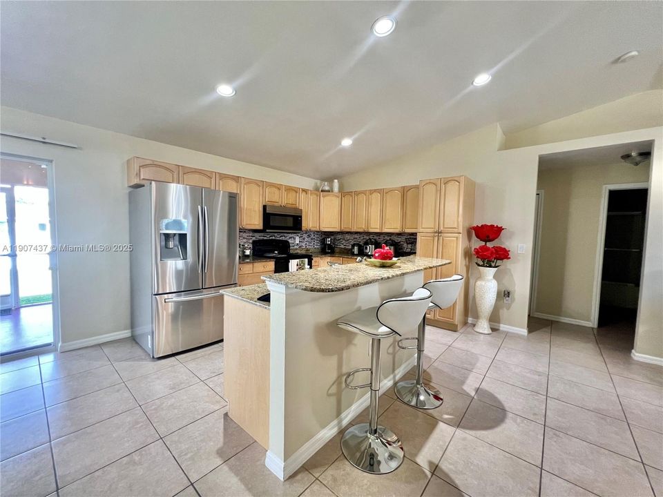 For Sale: $274,999 (3 beds, 2 baths, 1398 Square Feet)