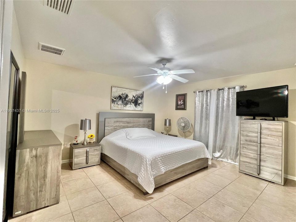 For Sale: $274,999 (3 beds, 2 baths, 1398 Square Feet)