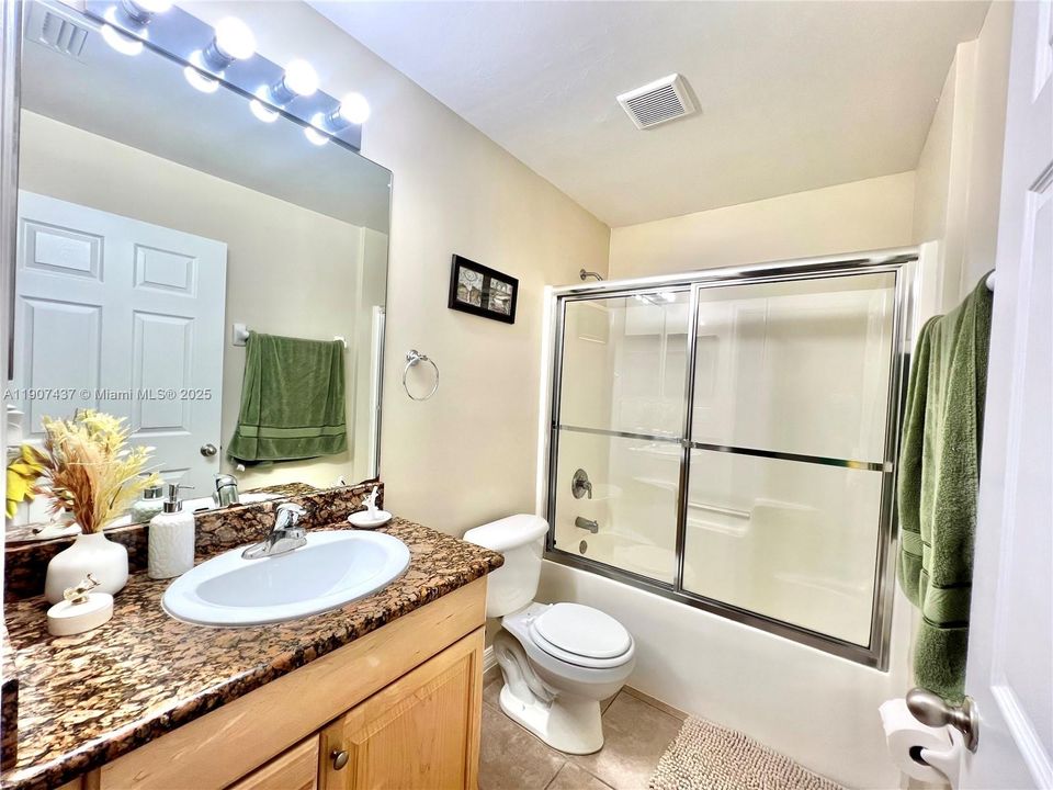 For Sale: $274,999 (3 beds, 2 baths, 1398 Square Feet)