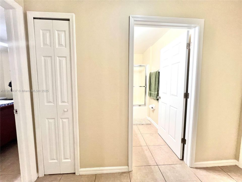 For Sale: $274,999 (3 beds, 2 baths, 1398 Square Feet)