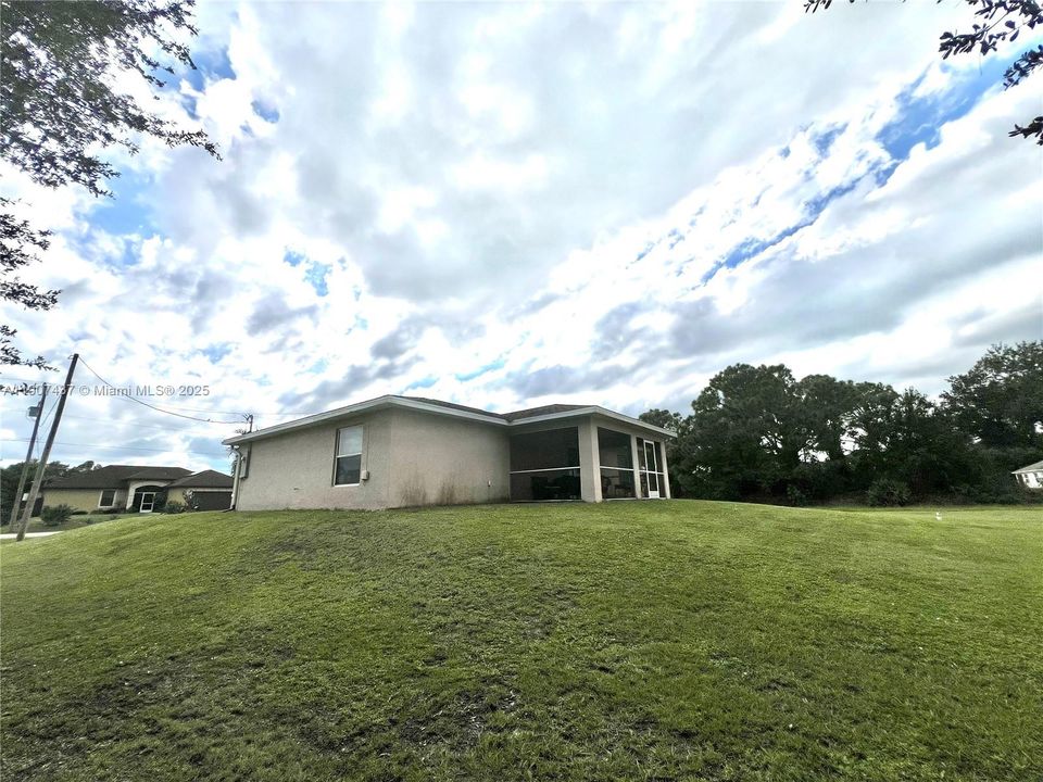 For Sale: $274,999 (3 beds, 2 baths, 1398 Square Feet)