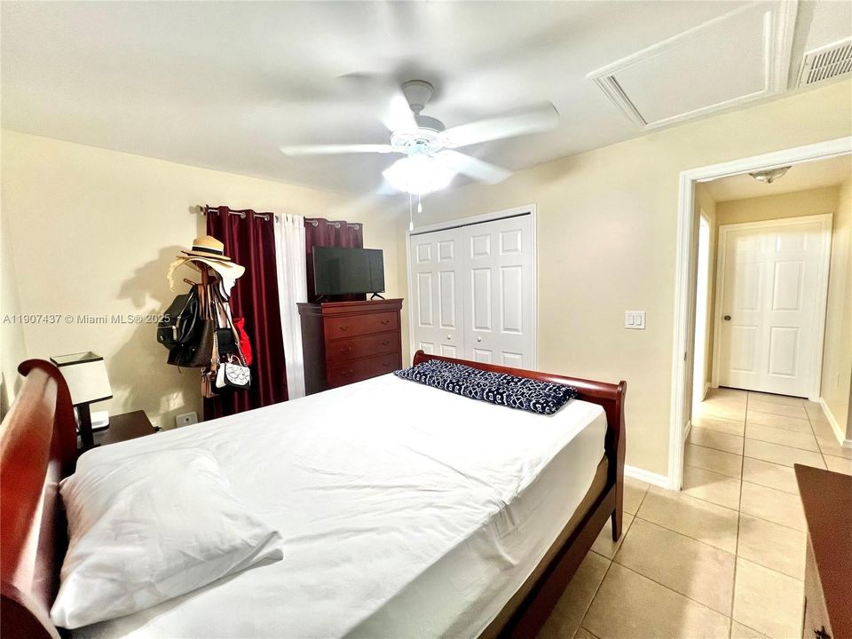 For Sale: $274,999 (3 beds, 2 baths, 1398 Square Feet)