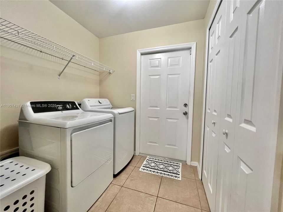 For Sale: $274,999 (3 beds, 2 baths, 1398 Square Feet)