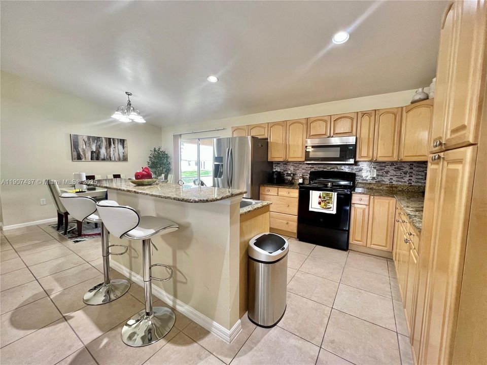 For Sale: $274,999 (3 beds, 2 baths, 1398 Square Feet)