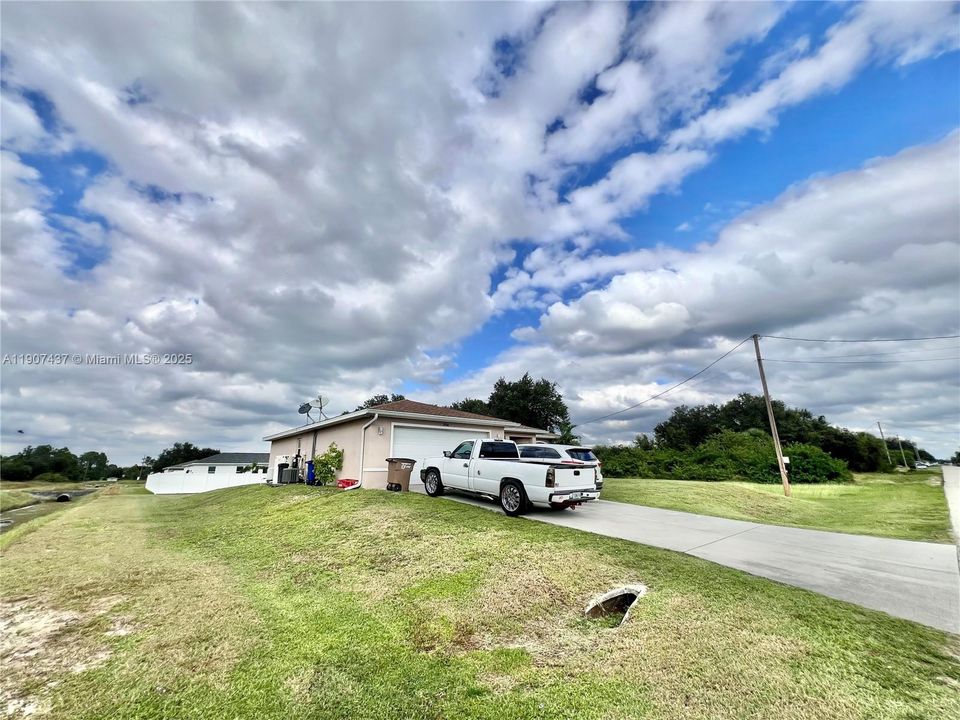 For Sale: $274,999 (3 beds, 2 baths, 1398 Square Feet)