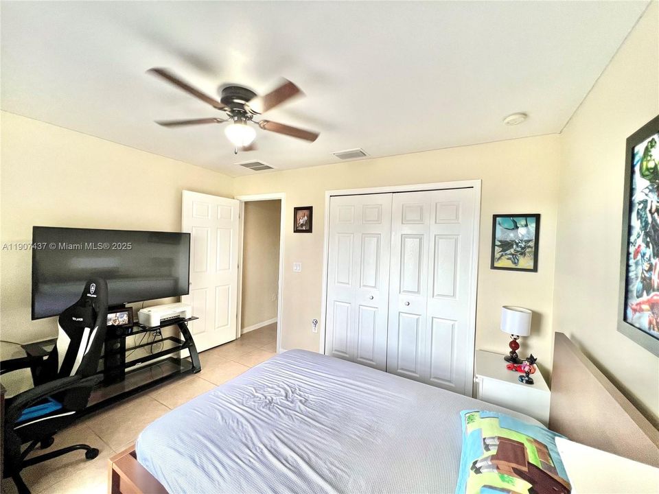 For Sale: $274,999 (3 beds, 2 baths, 1398 Square Feet)