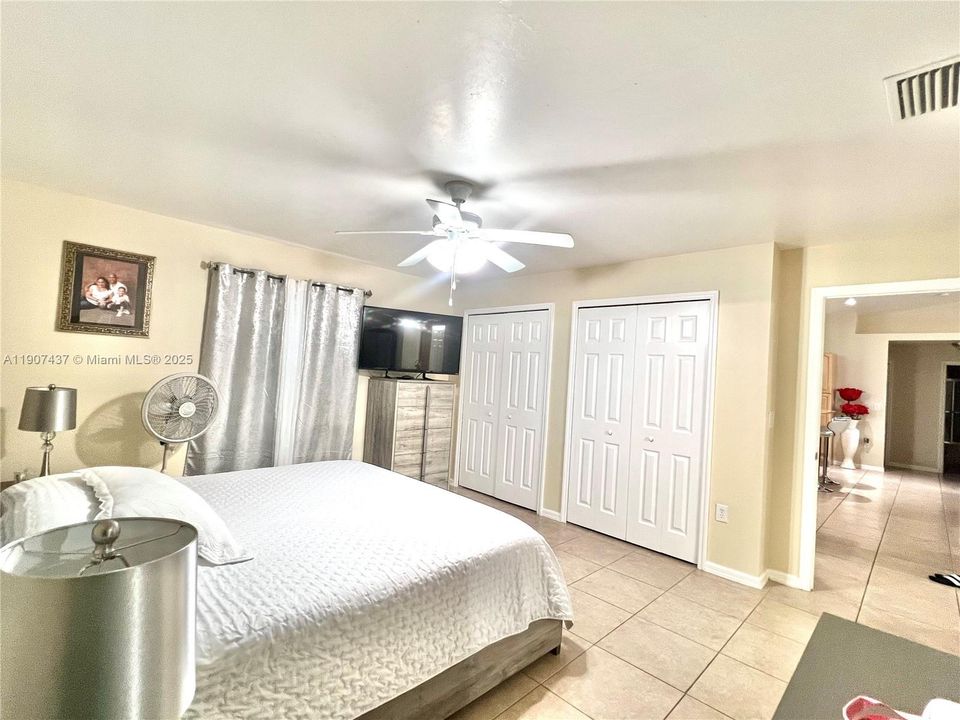 For Sale: $274,999 (3 beds, 2 baths, 1398 Square Feet)