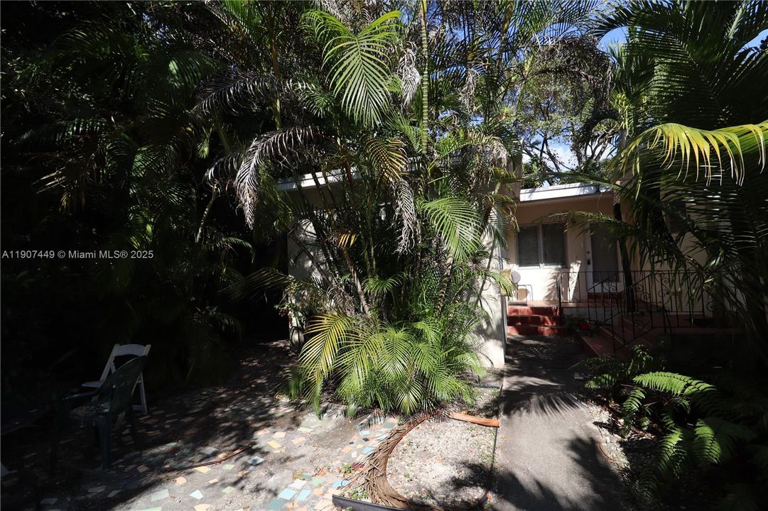 Active With Contract: $1,450 (1 beds, 1 baths, 0 Square Feet)