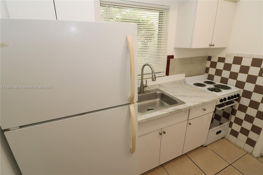 Active With Contract: $1,450 (1 beds, 1 baths, 0 Square Feet)