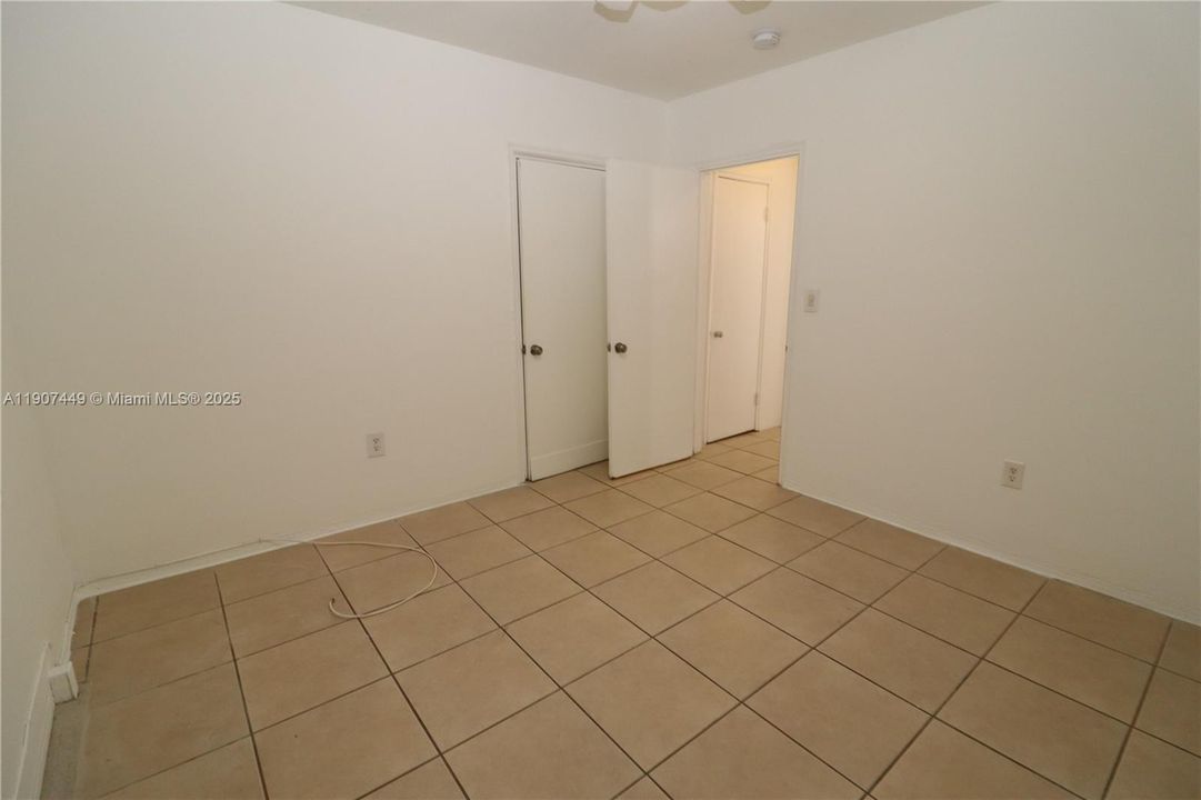 Active With Contract: $1,450 (1 beds, 1 baths, 0 Square Feet)