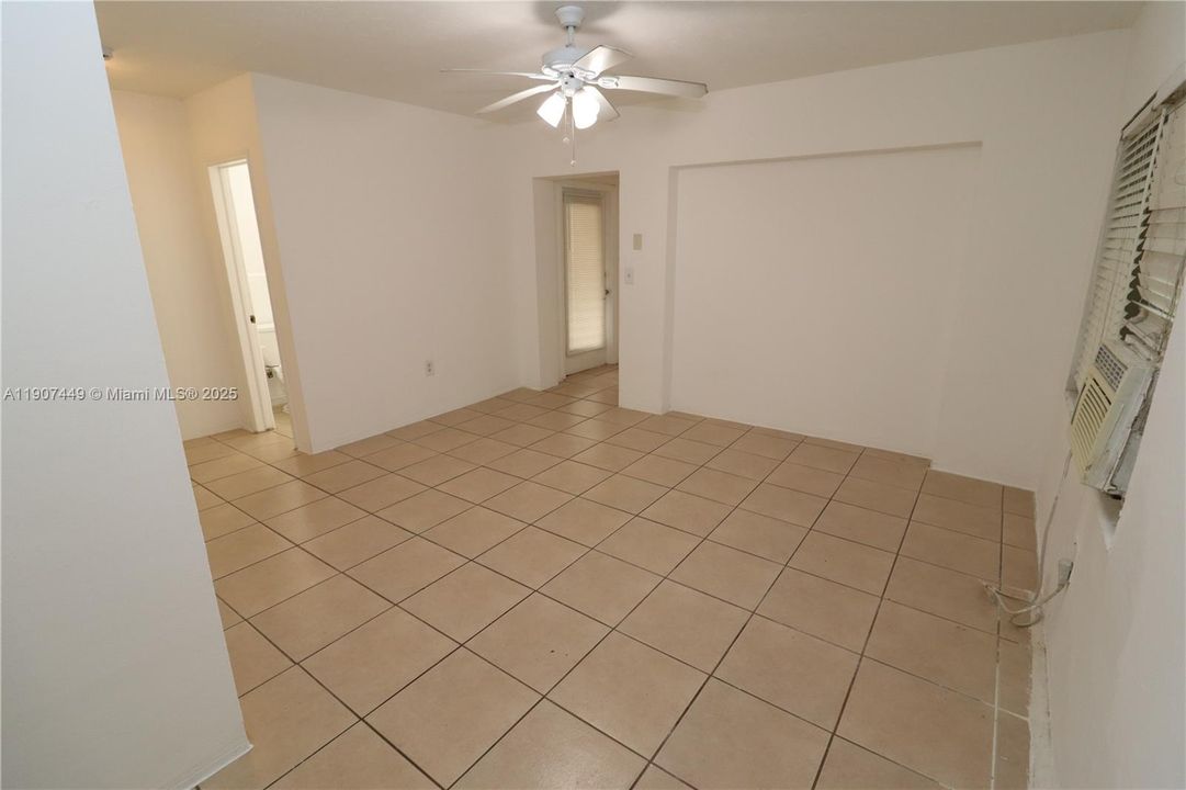 Active With Contract: $1,450 (1 beds, 1 baths, 0 Square Feet)