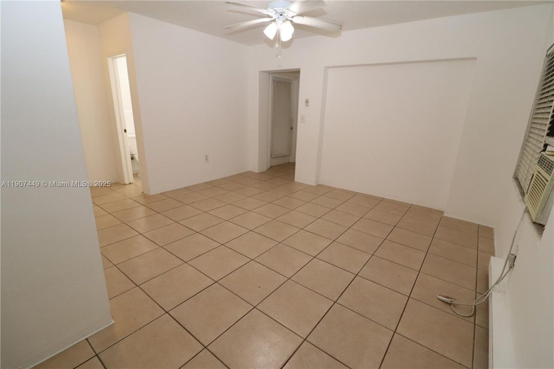 Active With Contract: $1,450 (1 beds, 1 baths, 0 Square Feet)