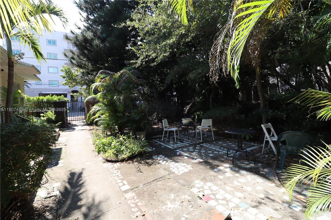 Active With Contract: $1,450 (1 beds, 1 baths, 0 Square Feet)