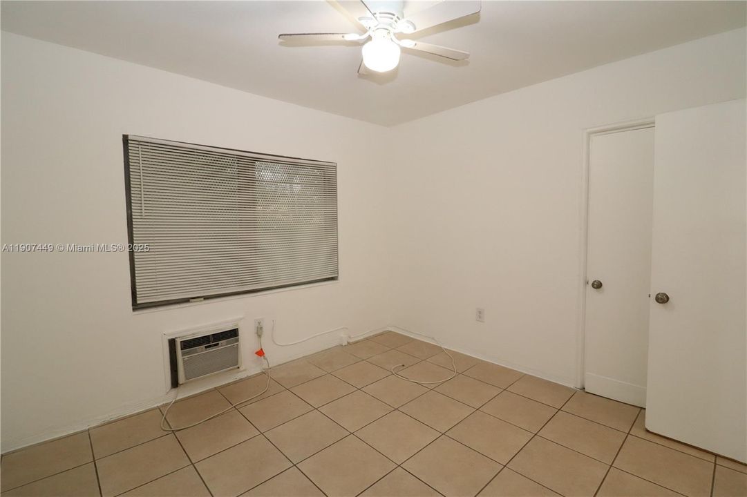 Active With Contract: $1,450 (1 beds, 1 baths, 0 Square Feet)