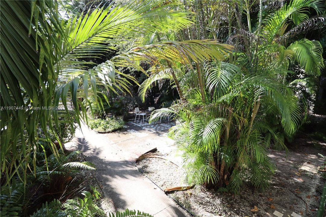 Active With Contract: $1,450 (1 beds, 1 baths, 0 Square Feet)