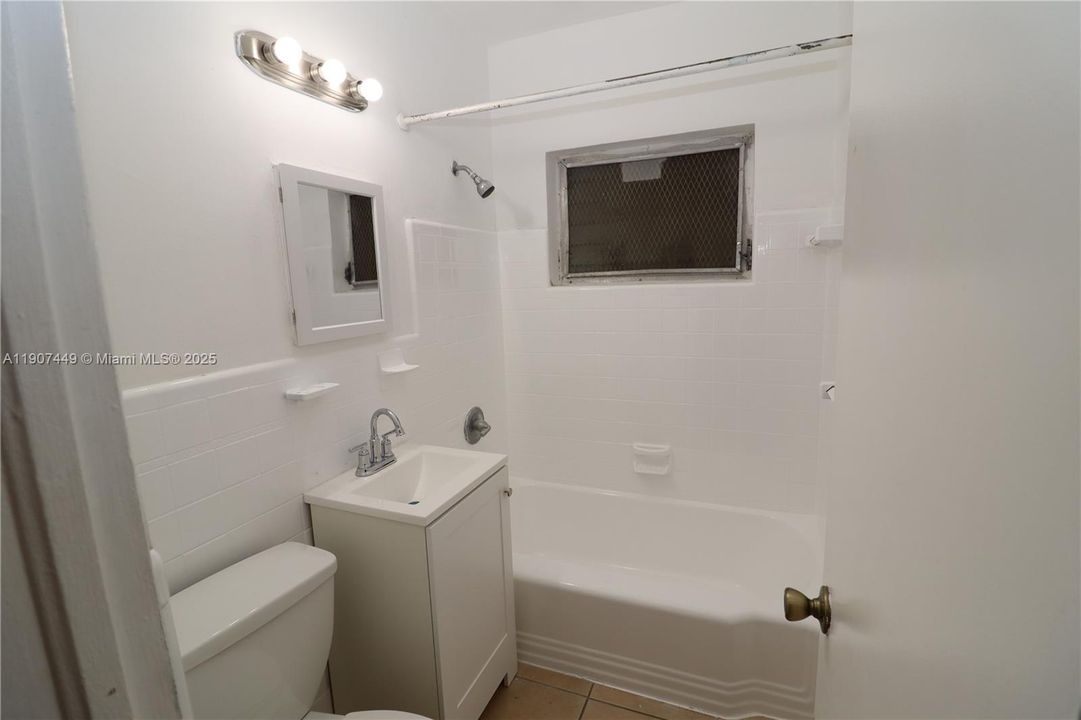 Active With Contract: $1,450 (1 beds, 1 baths, 0 Square Feet)