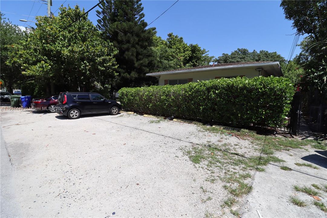 Active With Contract: $1,450 (1 beds, 1 baths, 0 Square Feet)