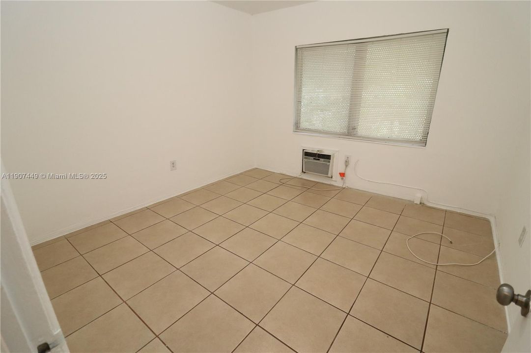 Active With Contract: $1,450 (1 beds, 1 baths, 0 Square Feet)