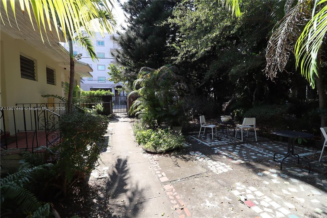 Active With Contract: $1,450 (1 beds, 1 baths, 0 Square Feet)