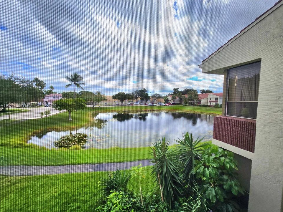 Active With Contract: $249,900 (2 beds, 2 baths, 1176 Square Feet)