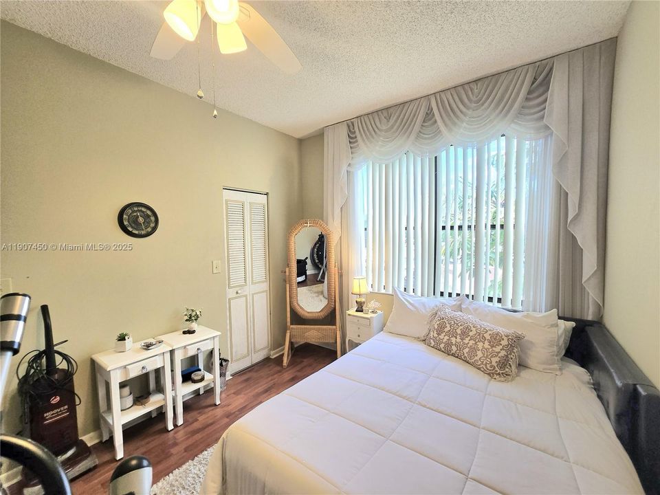 Active With Contract: $249,900 (2 beds, 2 baths, 1176 Square Feet)