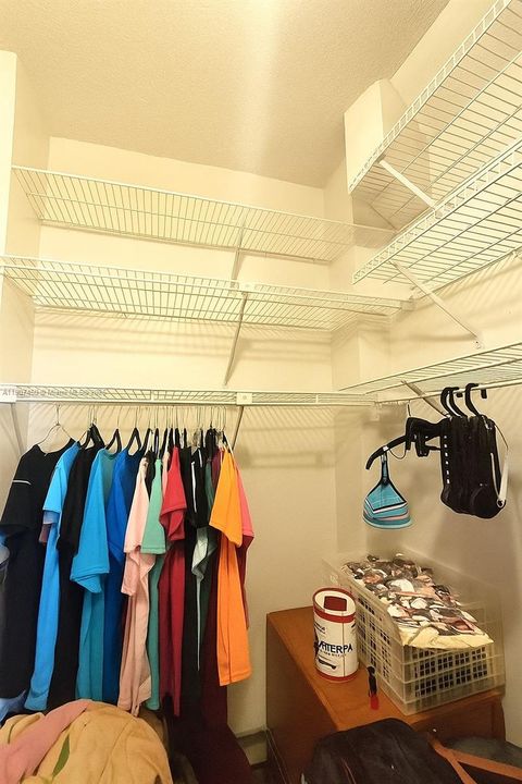 Active With Contract: $249,900 (2 beds, 2 baths, 1176 Square Feet)