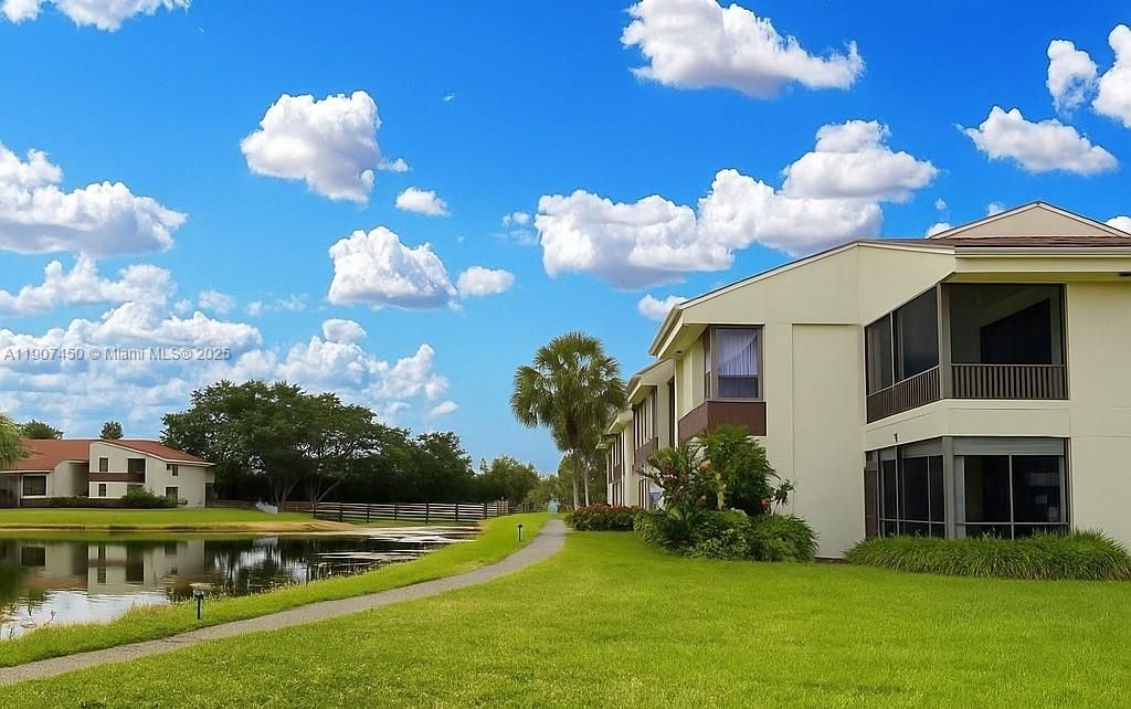 Active With Contract: $249,900 (2 beds, 2 baths, 1176 Square Feet)