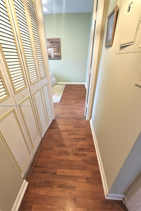 Active With Contract: $249,900 (2 beds, 2 baths, 1176 Square Feet)