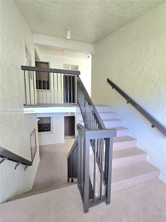 Active With Contract: $249,900 (2 beds, 2 baths, 1176 Square Feet)