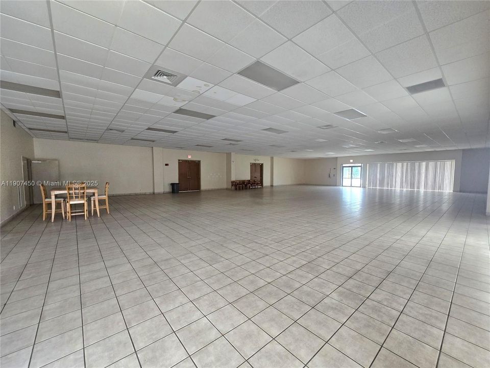 Active With Contract: $249,900 (2 beds, 2 baths, 1176 Square Feet)