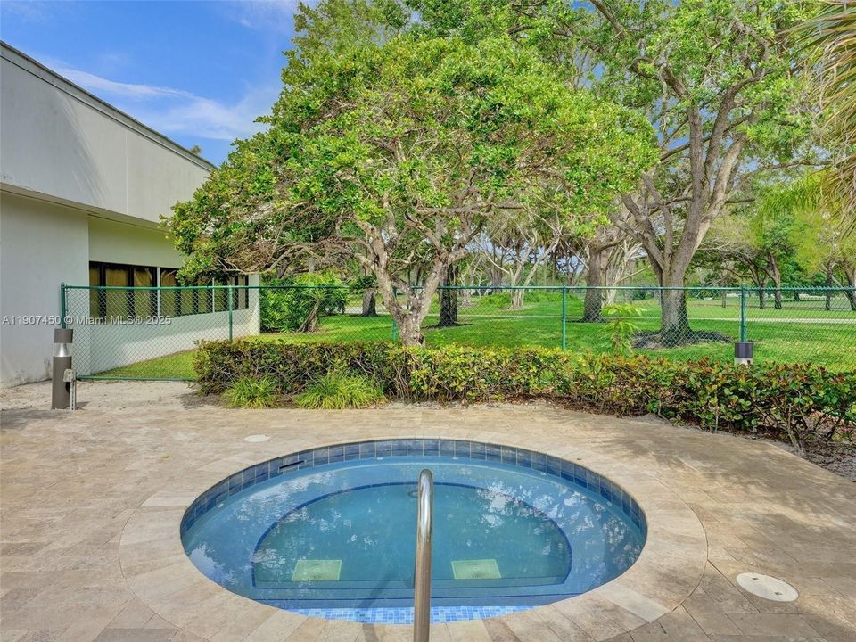 Active With Contract: $249,900 (2 beds, 2 baths, 1176 Square Feet)