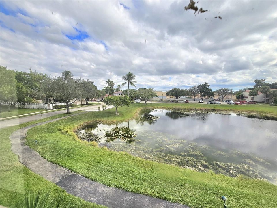 Active With Contract: $249,900 (2 beds, 2 baths, 1176 Square Feet)