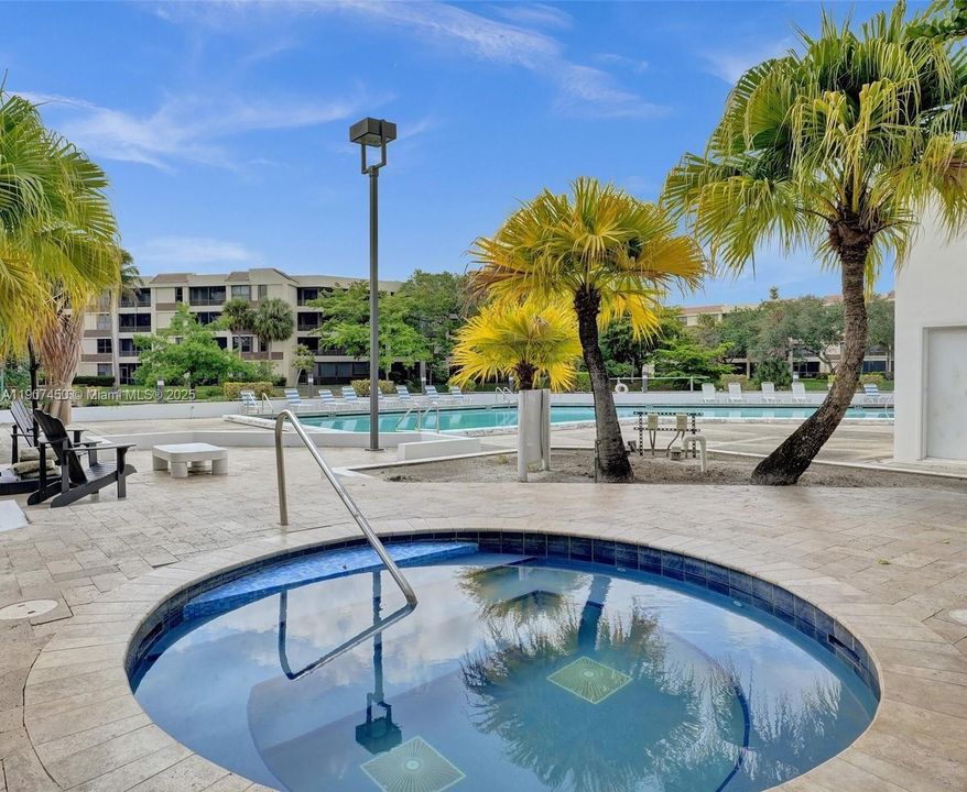 Active With Contract: $249,900 (2 beds, 2 baths, 1176 Square Feet)